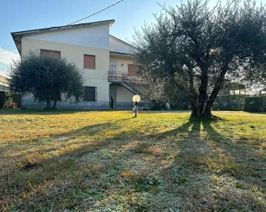 Villa Singola in Vendita ad Capannori - 425000 Euro