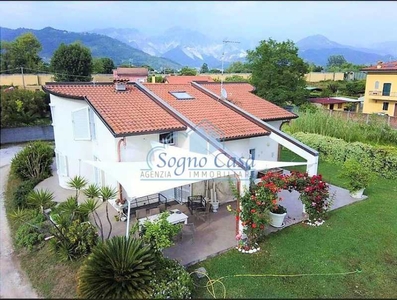 Villa Singola in Vendita ad Carrara - 850000 Euro