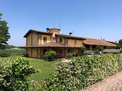 Villa Singola in Vendita ad Fara Gera D`adda - 550000 Euro