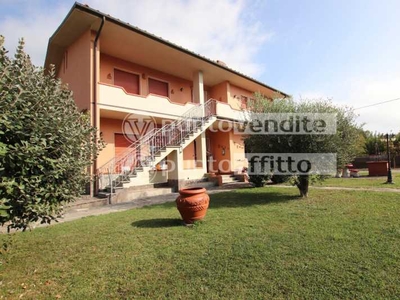 Villa Singola in Vendita ad Lucca - 440000 Euro