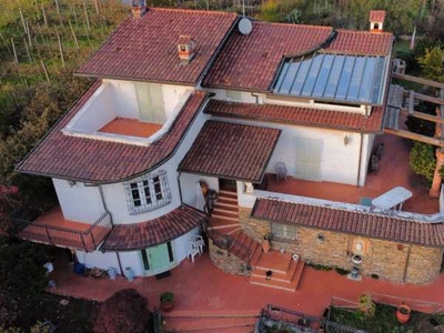 Villa Singola in Vendita ad Massa - 700000 Euro