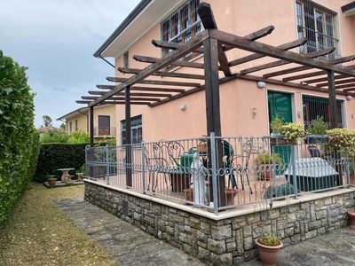 Villa Singola in Vendita ad Pietrasanta - 800000 Euro