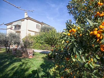 Villa Singola in Vendita ad San Giuliano Terme - 700000 Euro