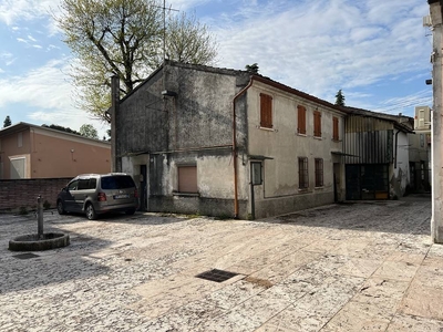 Casa singola in vendita a Mantova Castelletto Borgo