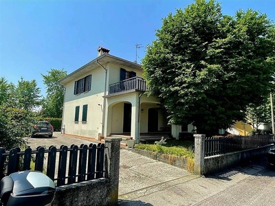 Villa in Via Gualazzini Caio 14 a San Secondo Parmense