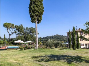 Appartamento con giardino, piscina e parcheggio