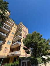 Appartamento di 4 vani /135 mq a Bari - Picone