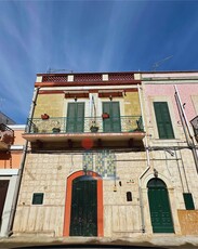 Appartamento di 5 vani /130 mq a San Ferdinando di Puglia (zona CENTRO)