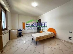 Casa Semi Indipendente in Affitto a Chieti, zona Chieti Scalo università, 255€, 80 m², arredato
