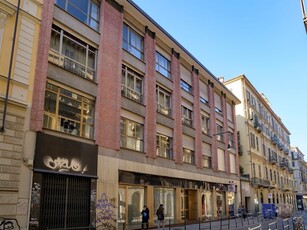 Appartamento in Affitto a Torino, 3'000€, 220 m², arredato