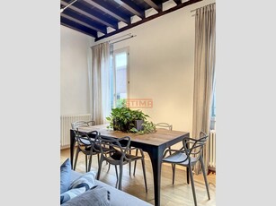 Appartamento in Affitto a Treviso, zona Centro storico, 1'500€, 110 m², arredato