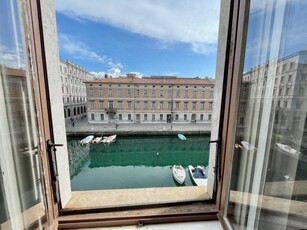 Appartamento in Affitto a Trieste Zone di Pregio
