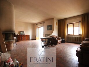 Appartamento in Vendita a Ascoli Piceno, 285'000€, 230 m²