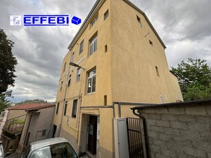 Appartamento in Vendita a Cosenza, zona Repubblica, 70'000€, 85 m²