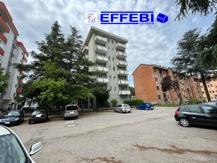 Appartamento in Vendita a Cosenza, zona Via Panebianco, 160'000€, 170 m²