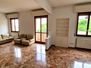 Appartamento in Vendita a Genova, zona Sampierdarena, 210'000€, 174 m²