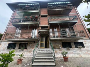 Appartamento in Vendita in Via del Mercato a Modena