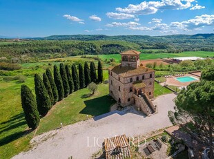 Azienda agricola di 20 ettari con agriturismo in vendita nella verdeggiante campagna della provincia di Terni