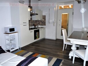 Bilocale in Affitto a Verona, zona Borgo Trieste, 800€, 62 m², arredato