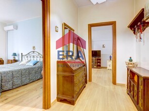 Bilocale in Vendita a Roma, zona Prenestina, 120'000€, 77 m², arredato