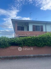Casa Bi/Trifamiliare in Vendita in Via Lampone a Ferrara