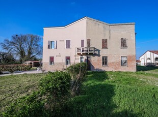 Casa indipendente 10 locali di 432 m² in Ferrara
