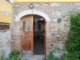 Casa Indipendente in Affitto a Benevento, 550€, 150 m²