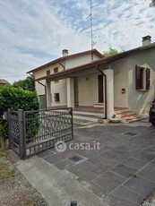 Casa indipendente in Vendita in Via Dante Freddi a Reggio Emilia