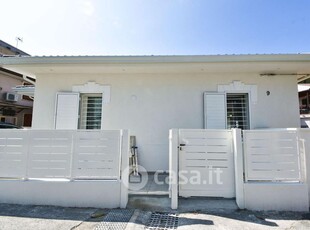 Casa indipendente in Vendita in Viale Lecco a Rimini