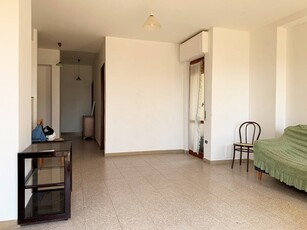 Casa Semi Indipendente in Affitto a Catanzaro, zona Stadio, 180€, 130 m², arredato