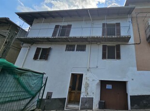 Casa semi indipendente in Borgata Mongiachero 45 in zona Mosso a Valdilana