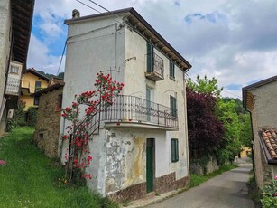 Casa semi indipendente in Località Gabbione a Romagnese