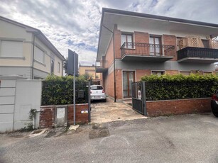 Casa semi indipendente in vendita a Viareggio Lucca Torre Del Lago Puccini