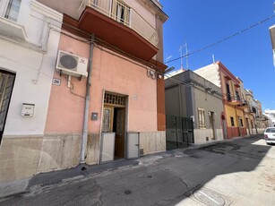 Casa singola abitabile in zona Ceglie del Campo a Bari