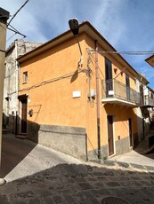 Casa singola in Via Sant'Agata 35 in zona Via Don Bosco,via Gabara,zona Calvario a San Cataldo