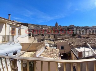 Casa singola in Via Toscano 13 in zona Modica Bassa a Modica