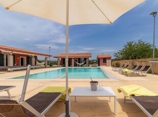 Casa vacanze 'Villa Melograno' con piscina condivisa, Wi-Fi e aria condizionata