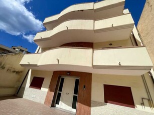 Edificio-Stabile-Palazzo in Vendita ad Reggio di Calabria - 360000 Euro