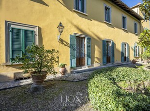 Esclusiva Tenuta di 41,8 ettari con vigneto e oliveto sulle colline del Chianti in Toscana