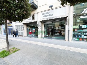 Immobile Commerciale in vendita a Cosenza