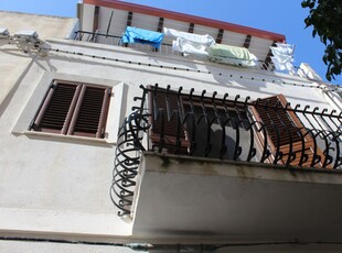 Lipari Isole ... 950- Vendesi casa ristrutturata nuova,