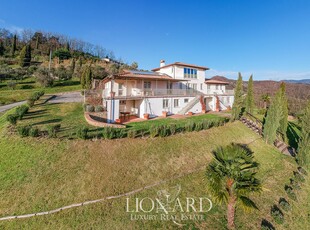 Magnifica villa di lusso con piscina panoramica in vendita a Lucca