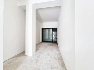 Negozio in Affitto a Lecco, 650€, 50 m²