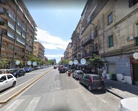 Negozio in Vendita ad Napoli - 100000 Euro