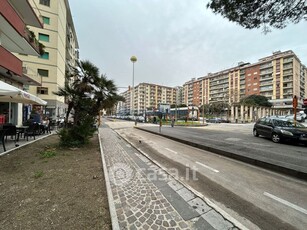 Negozio/Locale commerciale in Affitto in Viale di Augusto a Napoli