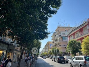 Negozio/Locale commerciale in Affitto in Via dell'Epomeo a Napoli