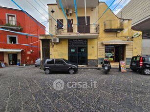 Negozio/Locale commerciale in Affitto in Via Parroco Simeoli a Napoli