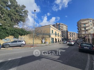 Negozio/Locale commerciale in Affitto in Via Porta di Posillipo a Napoli