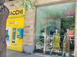 Negozio/Locale commerciale in Affitto in Via Terrasanta 108 a Palermo