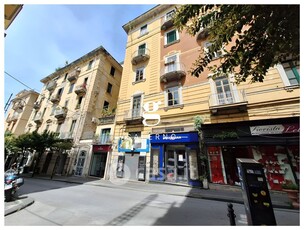 Negozio/Locale commerciale in Vendita in Via Francesco Paolo Volpe a Salerno